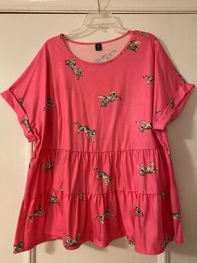 SHEIN Pink Scoop Neck Tunic with Tiger Accent